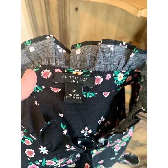 Ann Taylor Sleeveless top NWOT - Picture 3 of 6